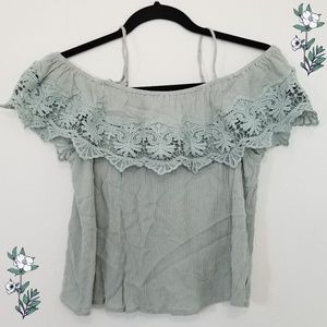 🦋off the shoulder top🦋